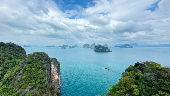 Average tour price for Koh Hong from Phuket around 4489 THB Average tour price for Koh Hong from Phuket around 4489 THB