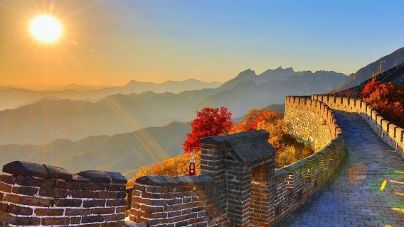 однодневный тур Великой Китайской стены Мутяньюй в Пекине (8/9/10 ) включает входной билет и 5-часовой автобусный тур