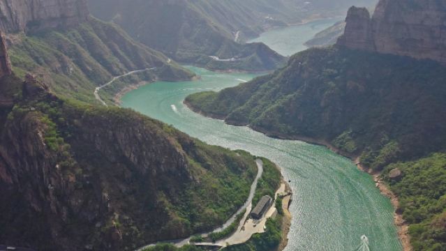 1-Day Tour to Baoquan Tourist Resort Area + Taohuaping + Youlong Bay + Jianlong Waterfall in Xinxiang (Bilingual Service in Chinese and English)