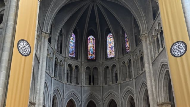 Chillon - Lavaux Vinorama - Lausanne Cathedral 5-seater/7-seater options available