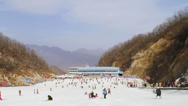 天龍池滑雪世界一日遊【南陽出發，含車費＋滑雪票+基礎雪具】