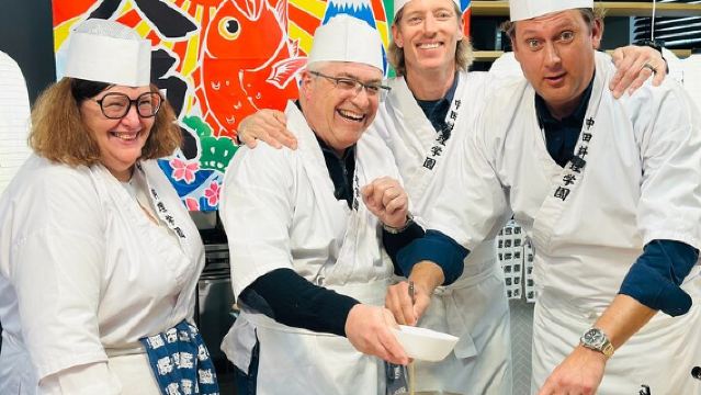 Kanazawa: Sushi & Japanese Cooking Class at a Historic School