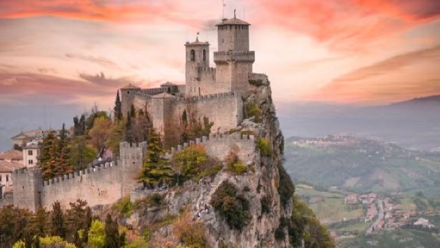 【國中國】聖馬力諾三要塞+自由廣場+共和宮+大教堂包車一日遊