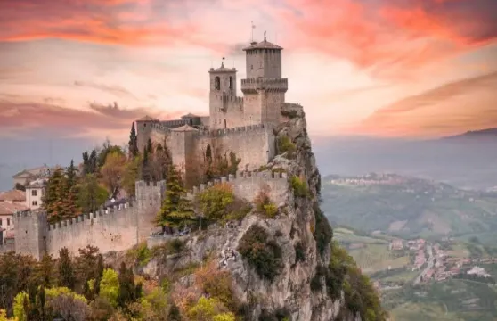 【國中國】聖馬力諾三要塞+自由廣場+共和宮+大教堂包車一日遊