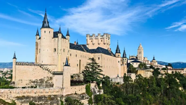 Berlepas dari Madrid: Bandar batu Pedraza + Istana San Ildefonso