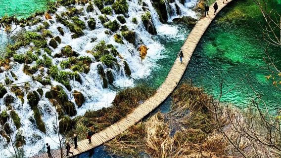 薩格勒布來回：普利特維采湖羣國家公園一日遊不含票/定制包車