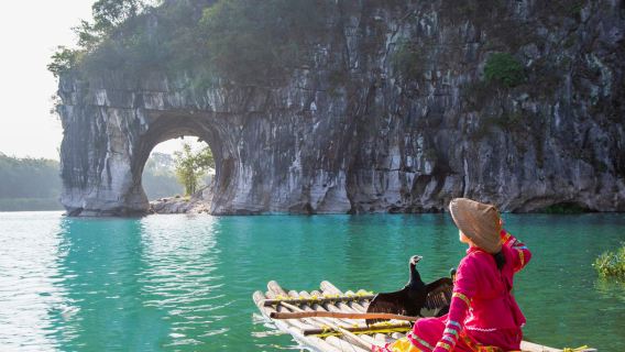Guilin City Panoramic Hiking One-Day Tour: Multilingual guide available (optional) + Complimentary Guilin rice noodles + Li River / Elephant Trunk Hill / Two Rivers and Four Lakes / Sun and Moon Pagodas / Solitary Beauty Peak / Xiaoyao Tower / East and West Alleys + A travel style loved by backpackers.