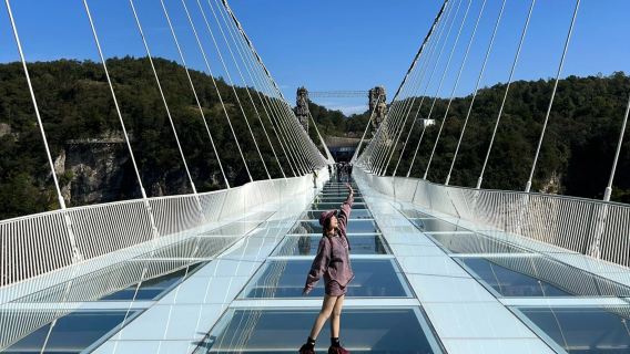 Tur privat Zhangjiajie Jembatan Kaca + Gua Huanglong + Danau Baofeng perjalanan satu hari dengan pemandu wisata bahasa Inggris/Rusia/Jepang