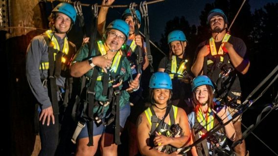 Coral Crater Adventure Park: Nocna aktywność na tyrolce