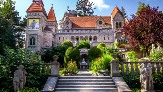Budapest Istana Szekesfehervar + Istana Bori lawatan sehari sewaan peribadi (Pemandu berbahasa Cina tidak termasuk tiket)