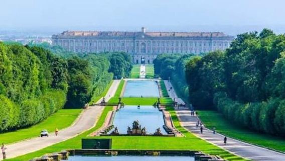 From Naples: Royal Palace of Caserta Guided Tour with Ticket