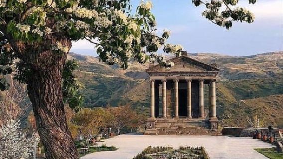 Garni Temple, Geghard Monastery & Lavash Tour