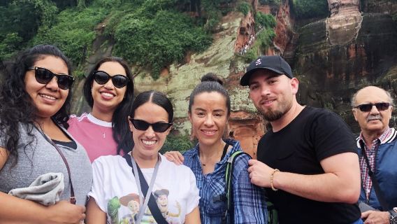 2-Day Tour to Leshan Giant Buddha and Emei Mountain Golden Summit Basic/All-inclusive Tour