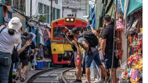 프라이빗 투어 │담넌 사두억 수상시장 + 매끌롱 기찻길 시장: 무료 음료