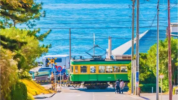 Excursion d'une journée au Grand Bouddha de Kamakura, Komachi-dori, Enoshima et sanctuaire Tsurugaoka Hachimangu, avec une expérience gratuite du train Enoden