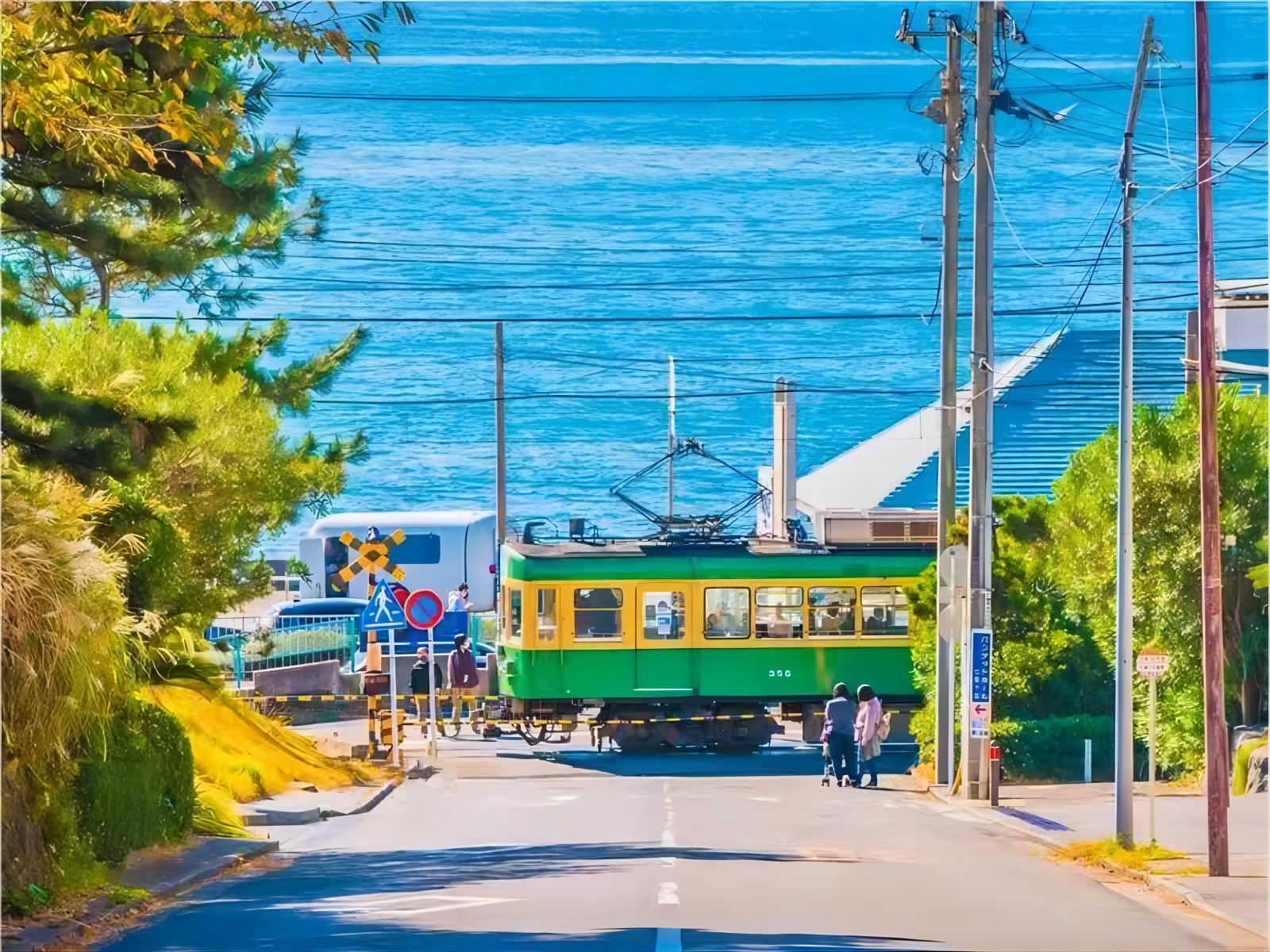 [Limited Time Offer] 1-day Tour to Kamakura & Enoshima from Tokyo with Tsurugaoka Hachimangu Visit and Enoshima Electric Railway Experience