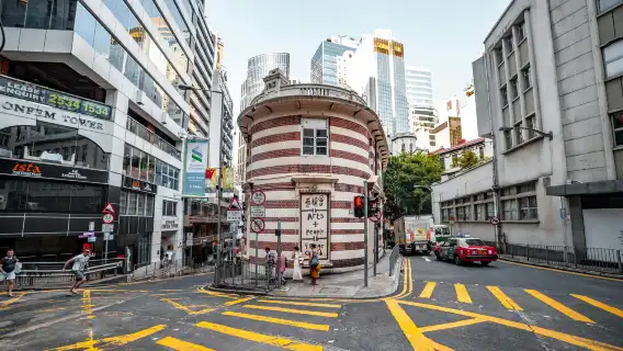 香港中環+維多利亞港+天星小輪+太平山頂+尖沙咀鐘樓+金紫荊廣場一日遊