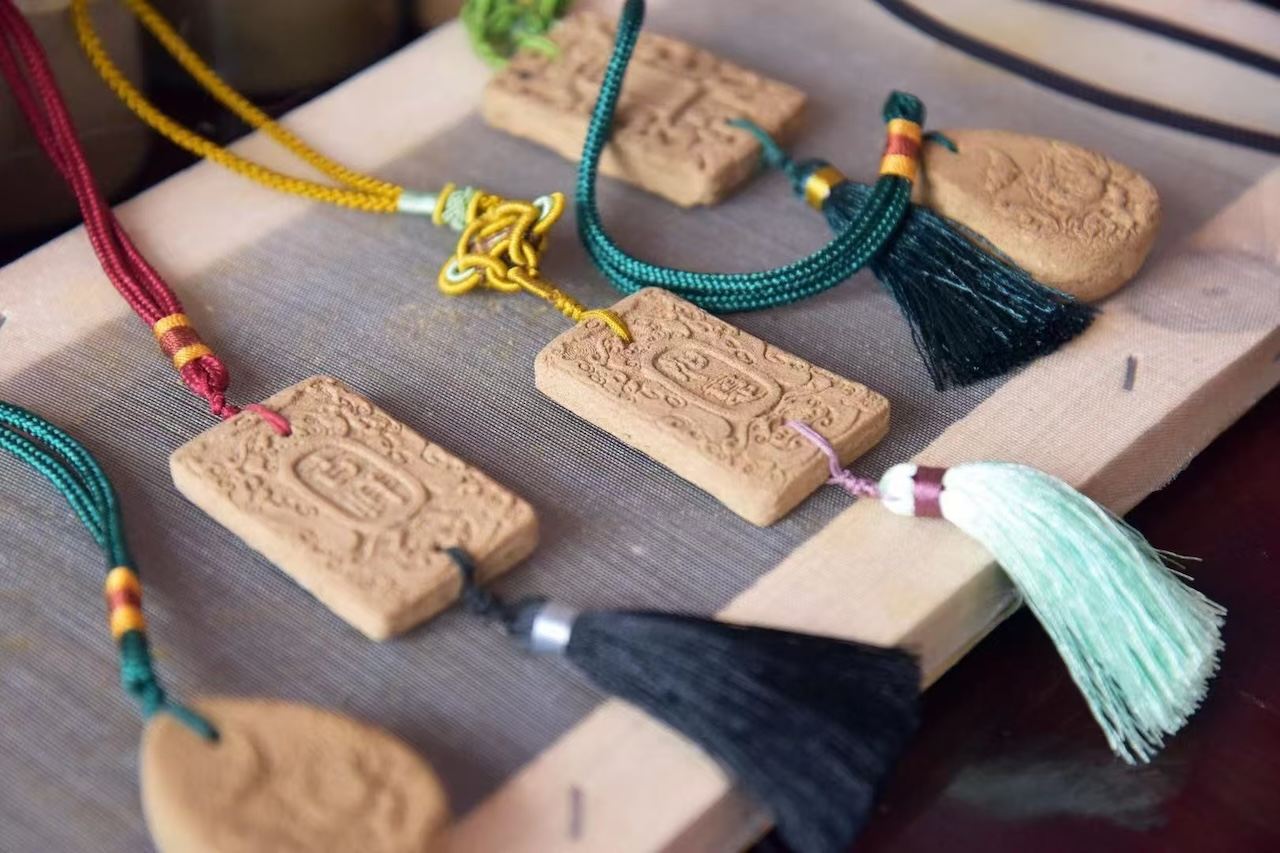 Laboratorio di creazione di tavolette di incenso: un viaggio nella cultura cinese delle fragranze (Patrimonio immateriale)