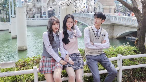 GenZ, gather! Lotte World, Seoul, uniform rental, self-studio, and Songridan-gil brunch tour with a guide.