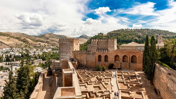 Alhambra & Nasrid Palaces: Guided Tour + Skip The Line Ticket