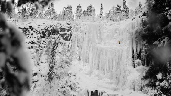 Korouoma Frozen Waterfalls: Guided Tour + Transfer from Rovaniemi