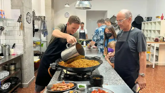 Valencia: Paella, Tapas & Sangria Cooking Class