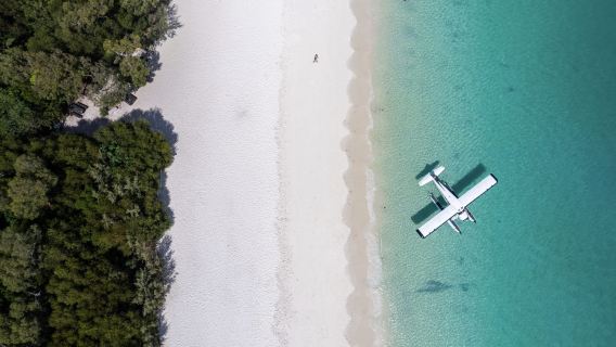 Whitsundays 60-minute scenic flight + Whitehaven Beach speedboating 1-day tour