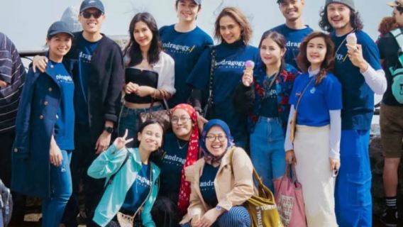 Toronto: Winter Niagara Falls Tour with Attractions Package