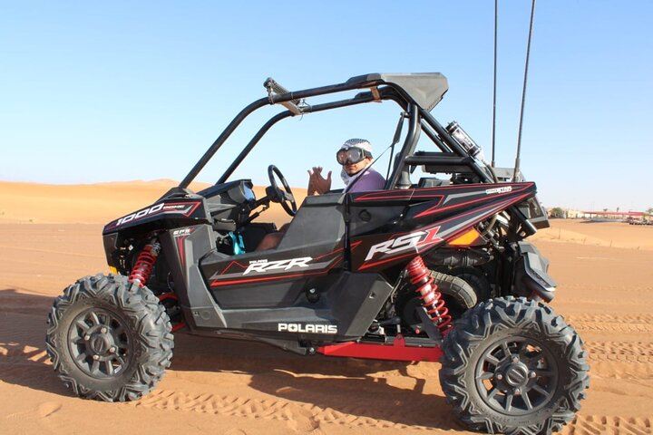 Safari mattutino in dune buggy a Dubai con sandboarding e giro in cammello