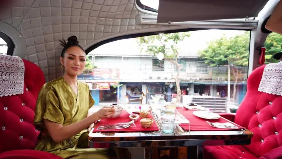 Bangkok sightseeing & food double-decker bus: Michelin dining with no queues + highlights tour | Multiple time slots available