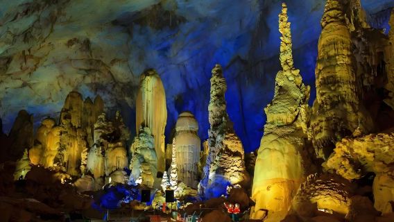 Excursion d'une journée à la grotte de Zhijin au départ de Guiyang (visite de groupe en chinois) (Explorez les points forts du karst en une journée)