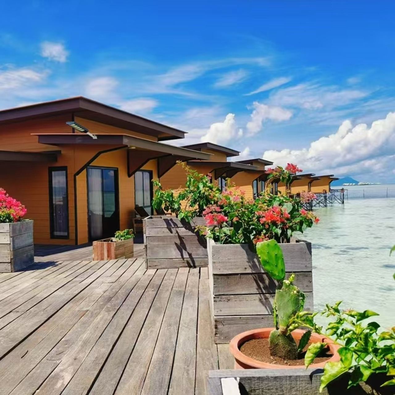 Malaysia Semporna Pompom Island Resort|Ville sull'acqua vicino all'isola, scenario turistico di alto livello