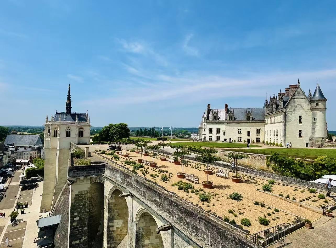 法國巴黎出發-香波堡＋舍農索＋昂布瓦斯三大城堡一日遊