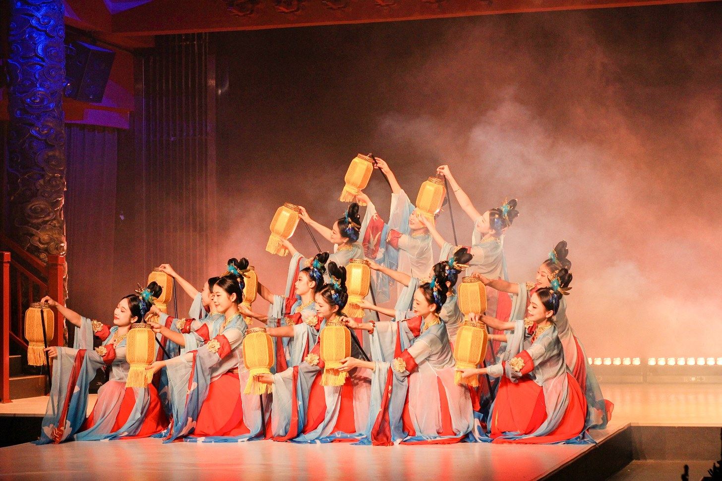 Banchetto Imperiale Immersivo di Yibin con 24 Portate (Spettacolo di Danza e Musica in Stile Antico + Esperienza Regale + Opzionale Esperienza di Cambio Abiti Antichi + Festa di Cucina Tradizionale Cinese)