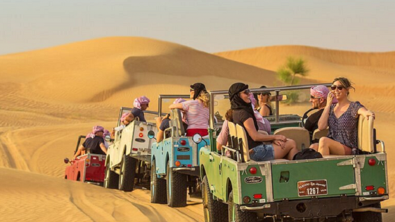 Balade en 4x4 haut de gamme dans le désert de Dubaï / Balade en Land Rover vintage dans le désert de Dubaï / Balade dans la réserve naturelle du désert de Dubaï