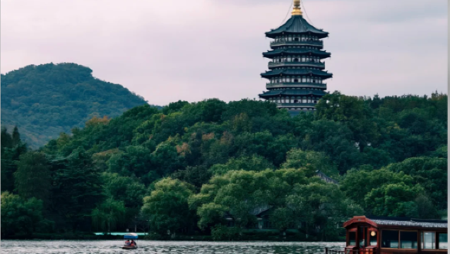 Leifeng Tower + Jingci Temple + Nanping Evening Bell + Su Causeway + West Lake Cruise + Live Guide Guided Tour Service