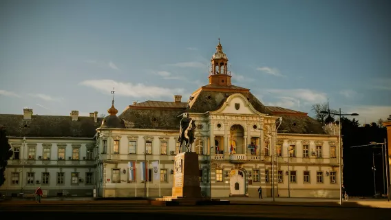 Zrenjanin Audio Tour: Il Banato barocco, la piazza del municipio e cinque chiese