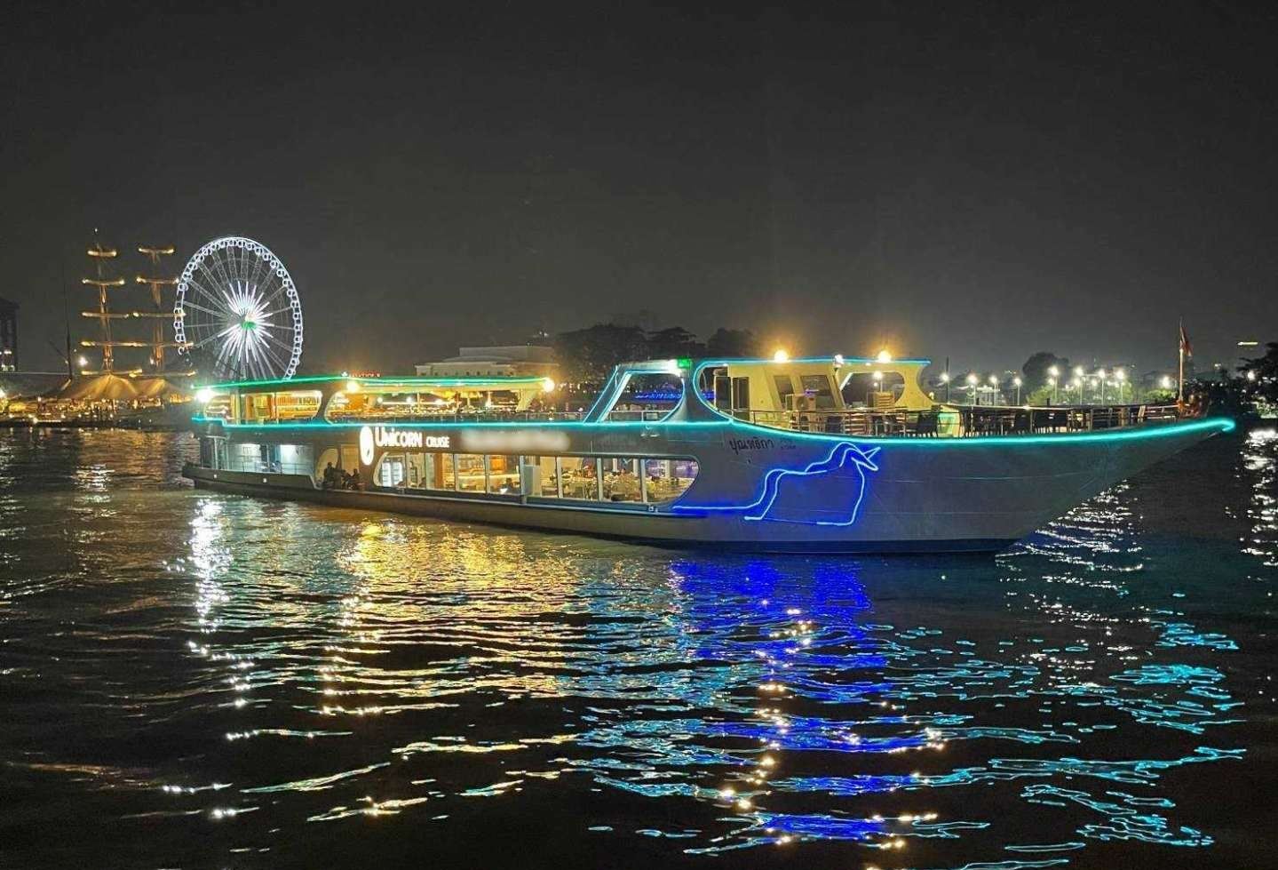 Du thuyền đêm Unicorn Cruise trên sông Chao Phraya ở Bangkok, Thái Lan