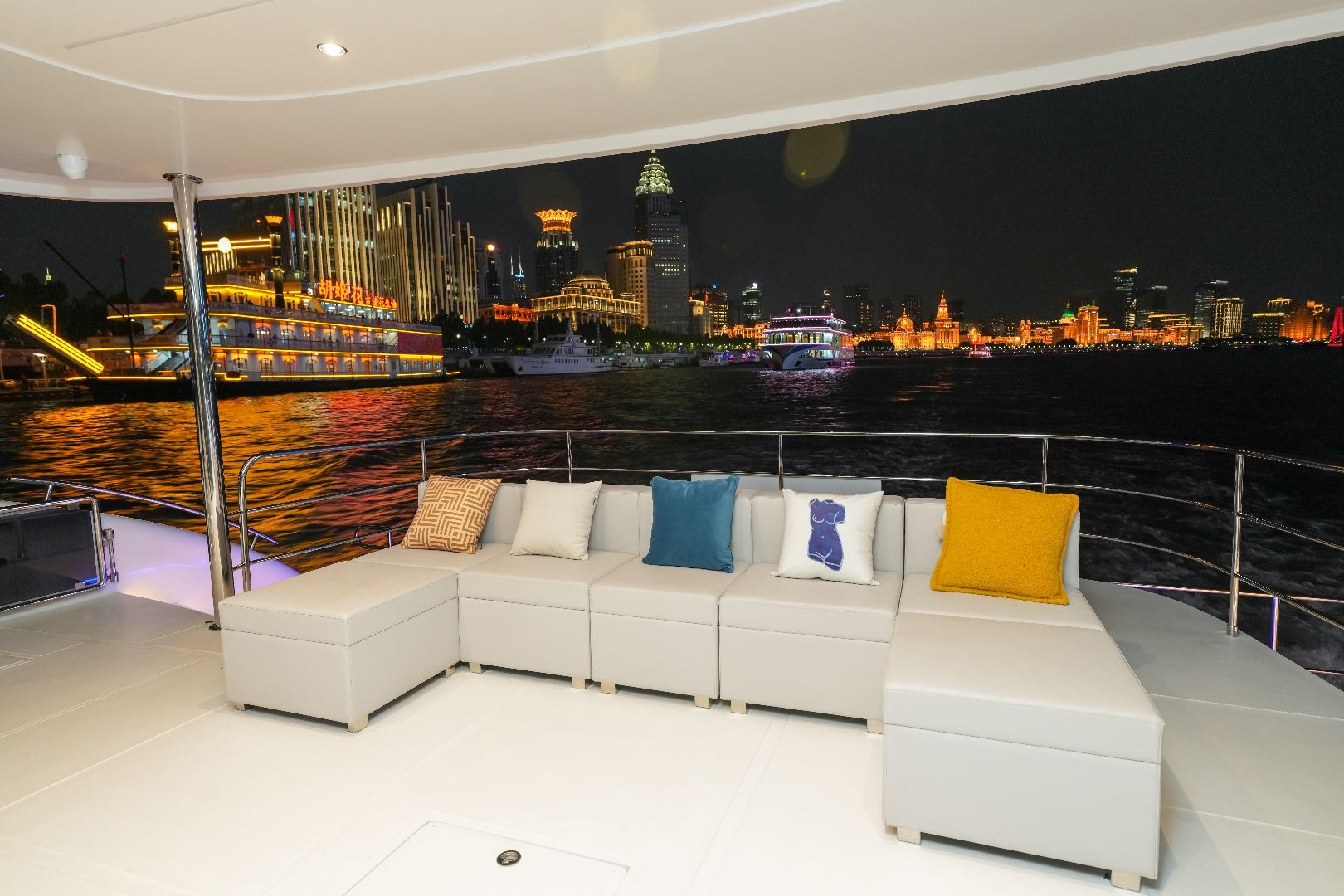 【上海遊艇18888圓桌海鮮姿造套餐】上海外灘70呎雙體豪華遊艇180分鐘包船含夜遊黃浦江+靜泊享用海鮮大餐