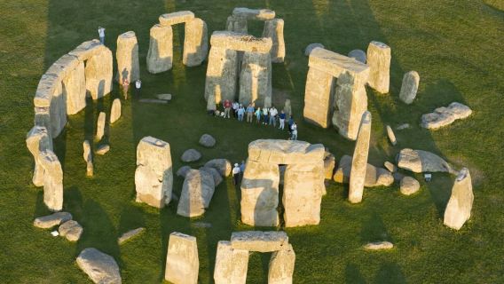 Stonehenge & Bath: Guided Day Trip from London with Bath Admission