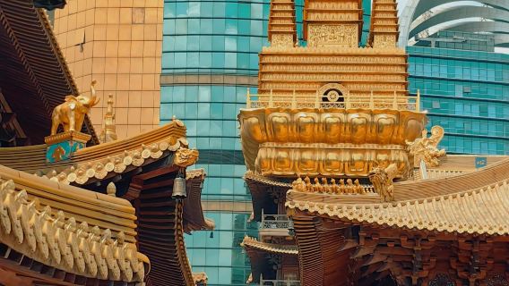 Шанхай: однодневный тур по улице Укан (Фергюсон Лэйн), храму Цзинъань, телебашне «Восточная жемчужина» и набережной Вайтань (Бунд) с возможностью обслуживания на английском языке