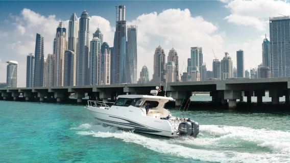 Роскошный круиз на яхте: исследуйте знаковые достопримечательности Дубая со стилем