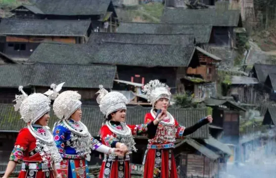 矮寨大橋+懸崖棧道+邊城茶峒景區+邊城洪安景區-洪安古鎮一日遊【暢遊湘西】
