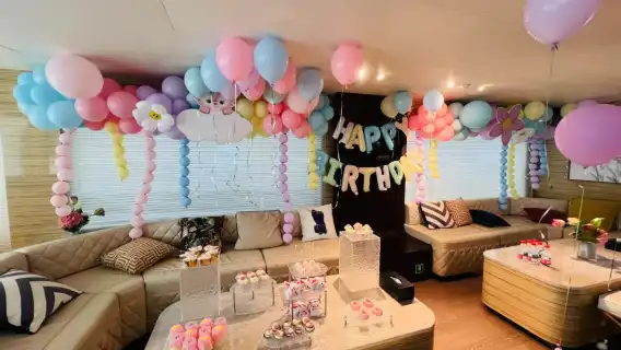 【上海遊艇生日求婚套餐】上海外灘黃浦江雙體豪華遊艇包船夜遊黃浦江70分鐘+遊艇生日求婚主題