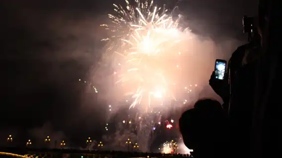 Budapest: New Year's Eve Boat Cruise with Unlimited Drinks