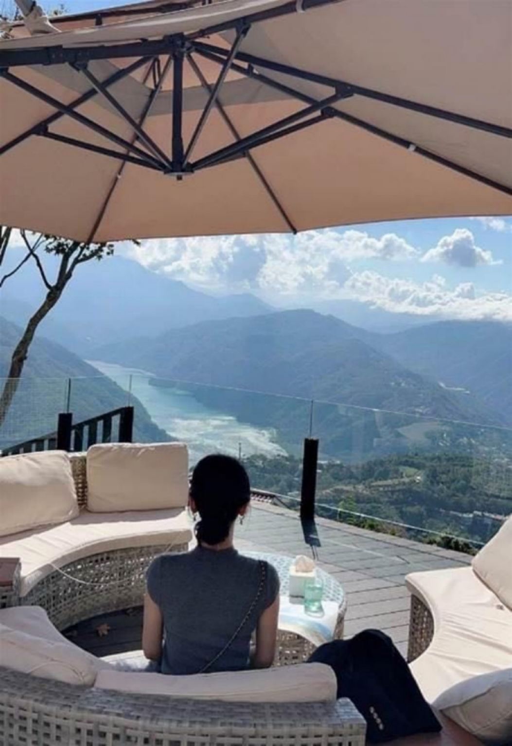 ทัวร์ 1 วัน ชิงจิ้งเดินทางชมวิว 3 จุด - สุนทรียศาสตร์แห่งขุนเขา~ฟาร์มชิงจิ้ง + สกายวอล์ค + สวนสวิสน้อย