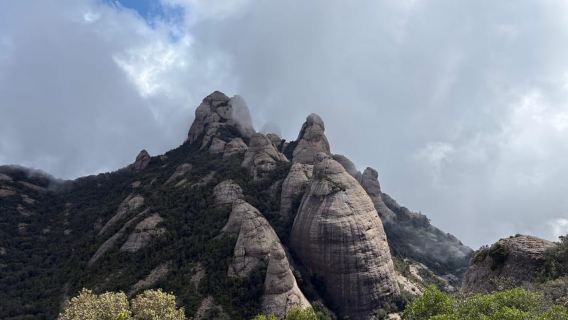 Barcelona: Early Morning Montserrat Trip with Abbey & Hike