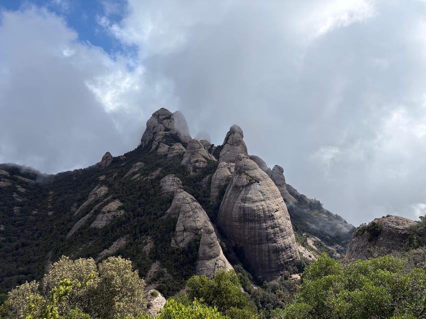 Barcelona: Early Morning Montserrat Trip with Abbey & Hike
