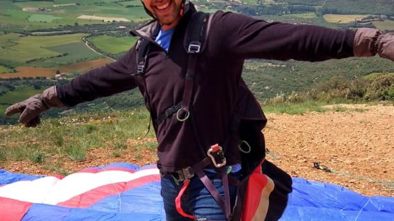 Àger: Two-Seater Paragliding Flight with Instructor