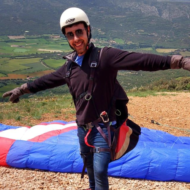 Àger: Two-Seater Paragliding Flight with Instructor
